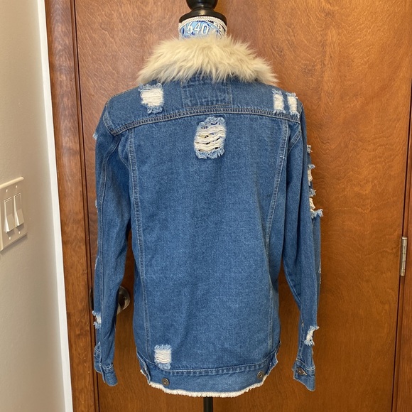 The style Between US distressed jeans jacket size medium - Picture 4 of 6